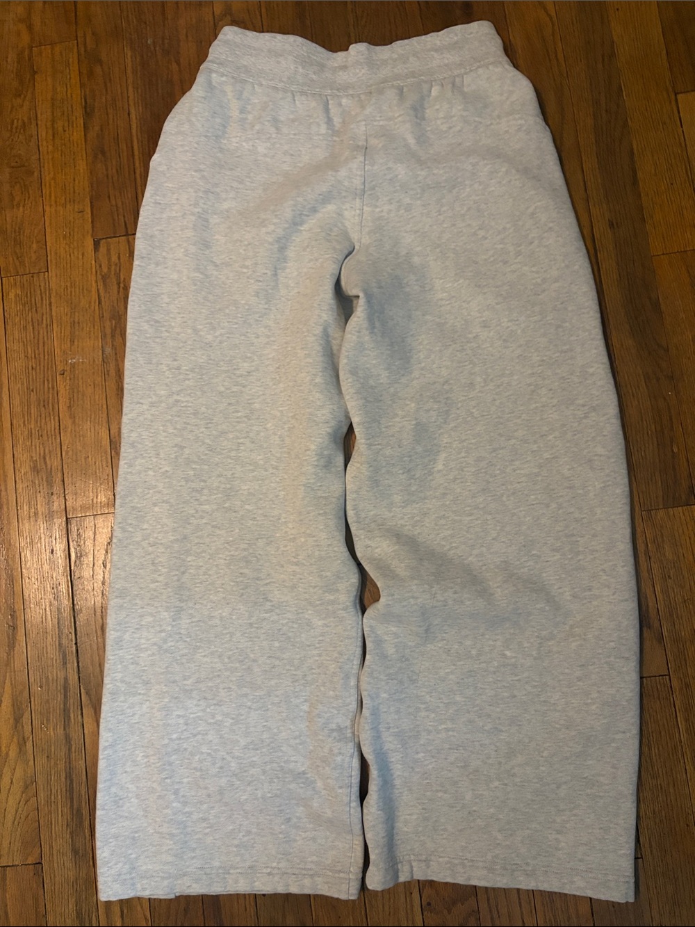 Lululemon Scuba Mid-Rise Wide-Leg
Pant *Regular - Picture 2 of 6